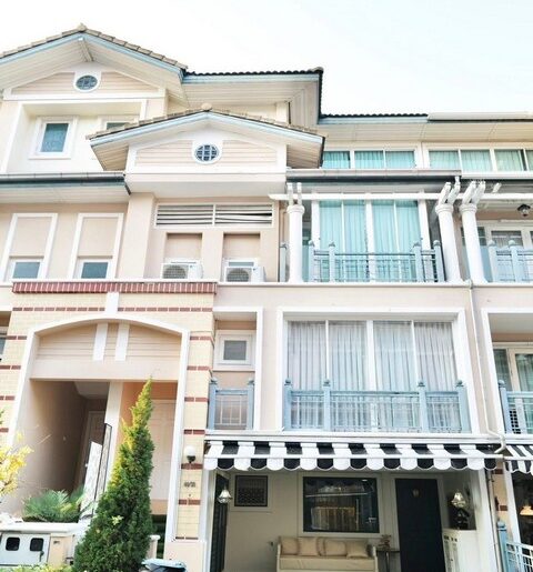 ขายทาวน์โฮม 4 ชั้นย่านเลียบด่วน 4 ห้องนอน