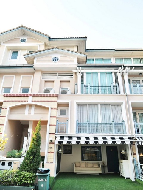 ขายทาวน์โฮม 4 ชั้นย่านเลียบด่วน 4 ห้องนอน