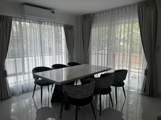 ให้เช่าบ้านรีโนเวทใหม่เฟอร์นิเจอร์ใหม่ทั้งหลัง หลังมุมหมู่บ้านปาร