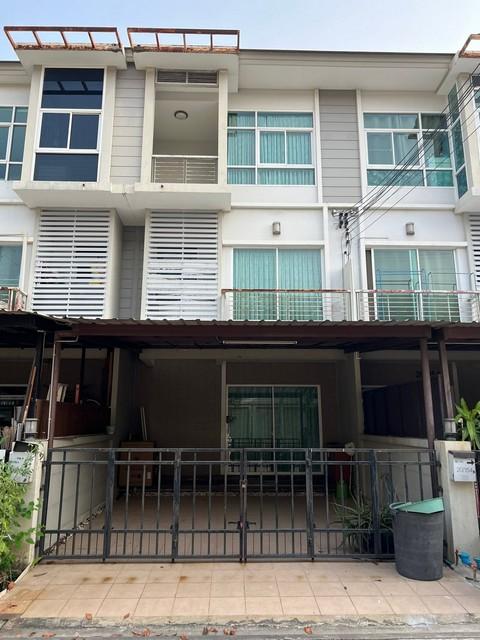 ให้เช่าทาวน์โฮม 3 ชั้น เดอะ เมทโทร พระราม 9 ใกล้ ม.นานาชาติแสตมฟอ