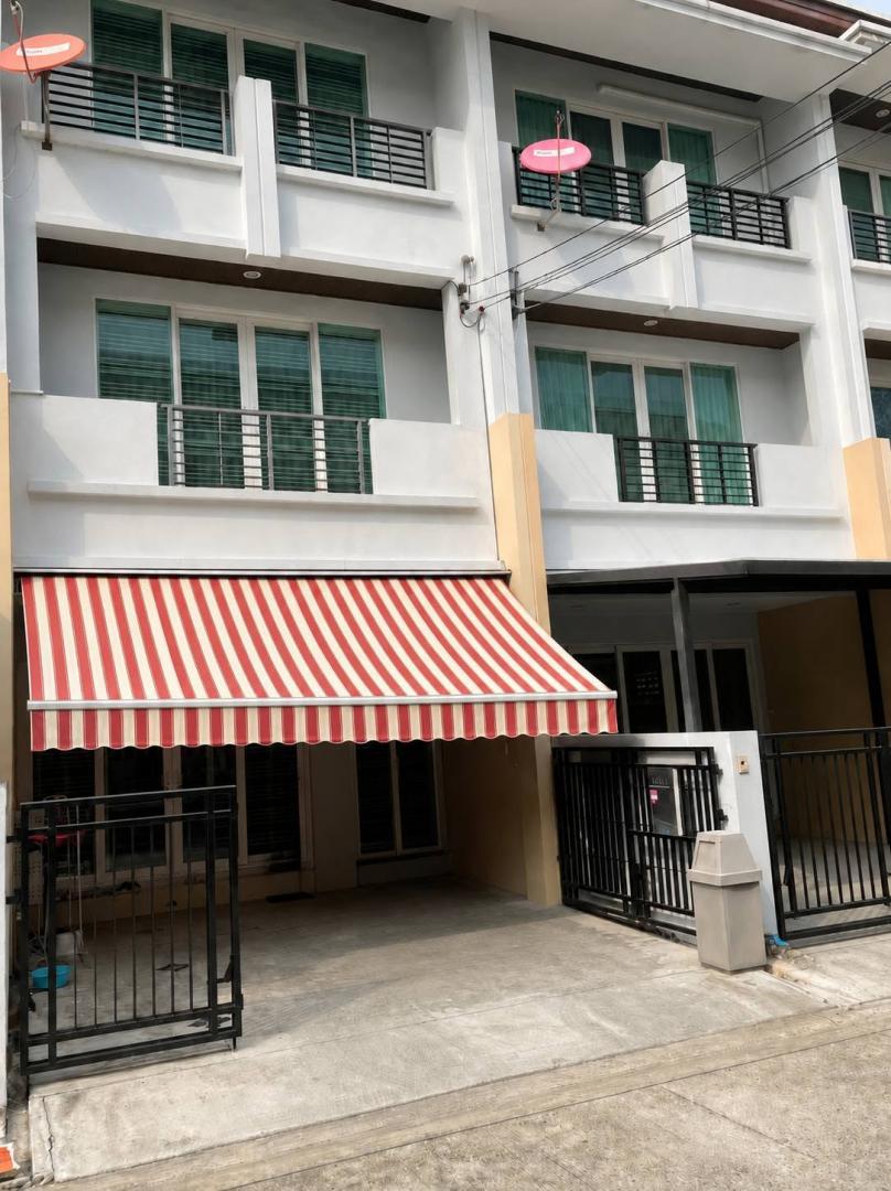 ให้เช่าทาวน์โฮม 3 ชั้น บ้านกลางเมือง พระราม 9-ลาดพร้าว เลียบด่วน