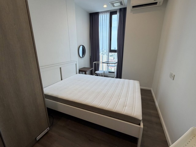 Whizdom Essence Comfortable 26th Floor BTS Punnawit