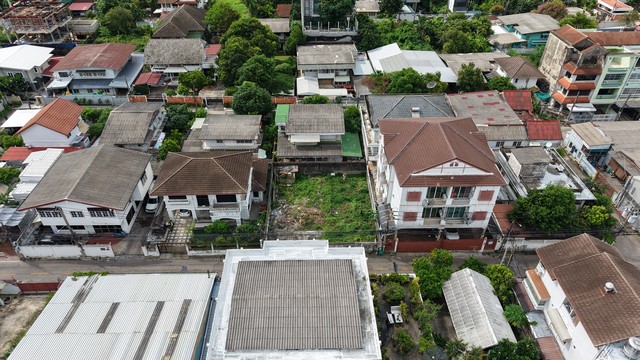 ที่ดินแปลงสวยปรีดีพนมยงค์15แยก3 สามารถสร้างบ้าน