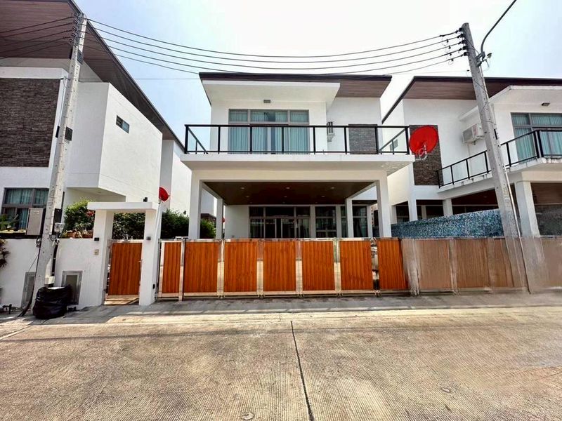 ขายและเช่าพร้อมเฟอร์นิเจอร์และเครื่องใช้ไฟฟ้าครบ luxury