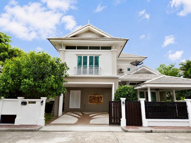 ขายบ้านเดอะรอยัล สามมุข วิลล่า บางแสน บ้านหรูพร้อมสระว่ายน้ำส่วน