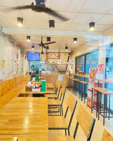 เซ้ง ร้านอาหาร ริมถนน ปากซอยอินทามระ 25 ตรงข้ามตลาดมิ่งขวัญ สุทธิ