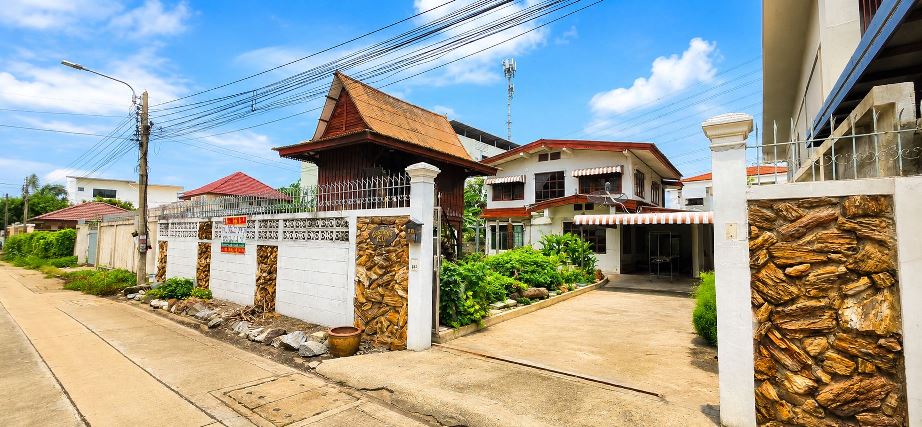 บ้านพร้อมที่ดิน 93 ตร.ว. ซอยงามวงศ์วาน 31 อ.เมือง จ.นนทบุรี