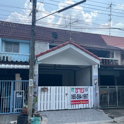 DD รีโนเวทใหม่พร้อมอยู่! ทาวน์เฮ้าส์ 2 นอน 2 น้ำ หมู่บ้านลานทอง