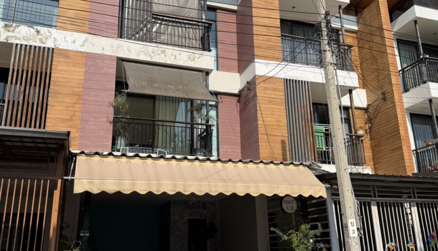 ขายทาวน์เฮาส์ 3 ชั้น หมู่บ้านผาสุขสันติ ซ.พัฒนาการ 67 แยก 10