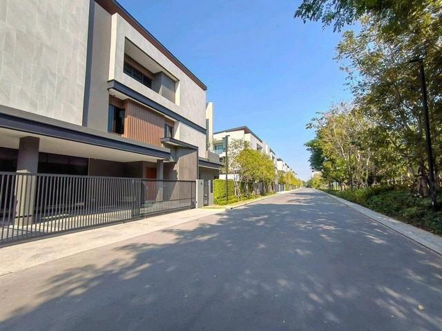 ขายบ้าน Pool villa 3 ชั้น พร้อมลิฟท์ The Honor