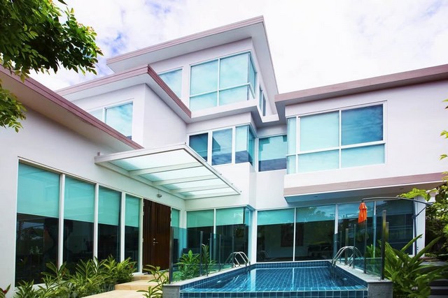 บ้านเดี่ยว มีสระว่ายน้ำ โชคชัย 4 ใกล้โรงเรียน นานาชาติฝรั่งเศส