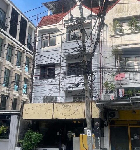 ขายอาคาร 4 ชั้น ไม่รวมชั้นลอย 30 ตรว. ถนนศรีวรา ตรงข้าม Makro บดิ