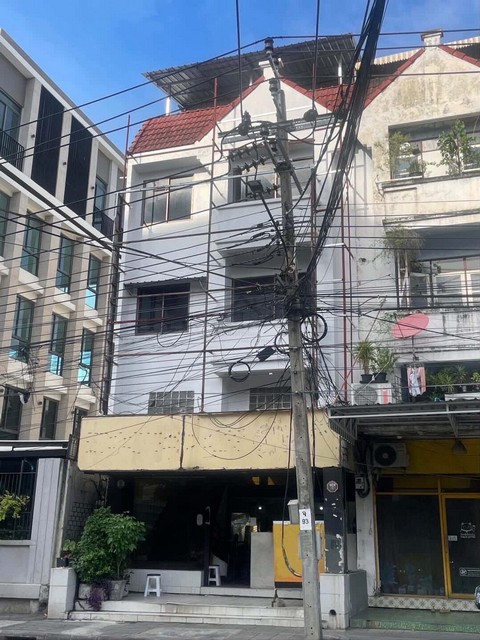 ขายอาคาร 4 ชั้น ไม่รวมชั้นลอย 30 ตรว. ถนนศรีวรา ตรงข้าม Makro บดิ