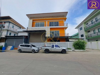 ขายโกดัง/โรงงาน 3 ชั้น พร้อม Home Officeและที่พักอาศัย เลิศจังแฟค