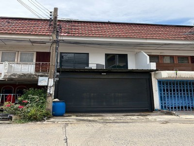 ขายทาวน์โฮม 2 ชั้น รีโนเวทใหม่พร้อมอยู่ใจกลางเมือง ถ.เสนานิคม