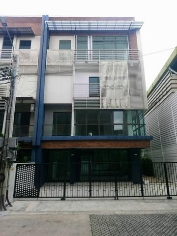ให้เช่าโฮมออฟฟิศ 4 ชั้น โครงการ ดิสทริค เอกมัย-รามอินทรา ซอยรามอิ