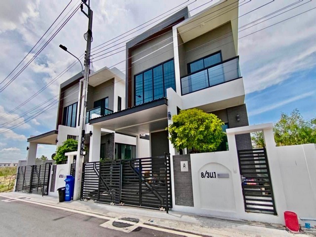 บ้าน 2ชั้น เป็นบ้านนอกโครงการ ใกล้เมกาบางนา บางพลี สมุทรปราการ