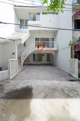 ให้เช่า ทาวน์โฮม 3 ชั้น ม.คลองตันนิเวศน์ สุขุมวิท 71 ปรีดีพนมยงค์