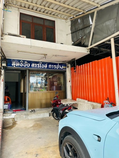 ตึกแถวติดรถไฟฟ้ารามอินทรา กม.6 ห้องริม ลดพิเศษ 5.9 ล้าน ต่ำกว่าราคาประเมินธนาคาร