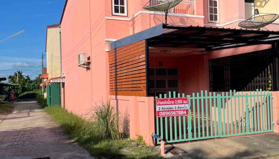 ขายทาวน์เฮ้าส์ 2 ชั้น รีโนเวทใหม่ทั้งหลัง ใจกลางเมืองสตู พร้อมเข้