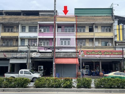 ขายพร้อมผู้เช่า อาคารพาณิชย์ 3.5 ชั้น ติดถนนใหญ่ต้นถนนแพรกษา 18 ต