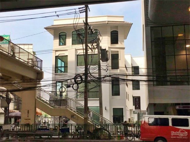 เซ้งร้านสักคิ้ว 120,000 บ ซอยกรุงเทพ-นนทบุรี 25 ติด MRTสถานีบางซ