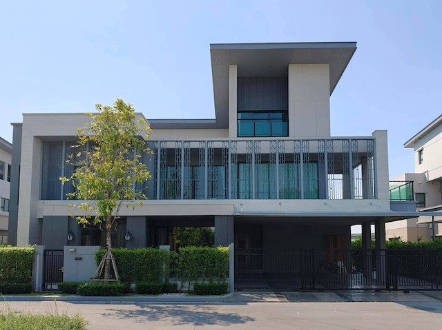 BS1076 ขายด่วน บ้านหรู 3 ชั้น Grand Bangkok Boulevard East Rama 9