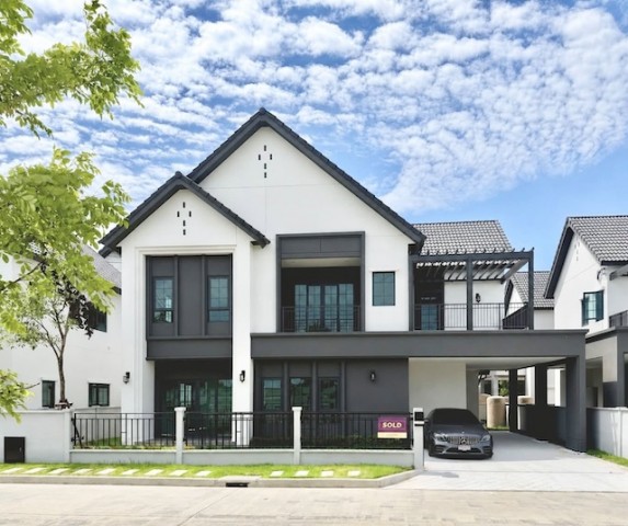 BH4399 ให้เช่าและขายบ้าน Centro Bangna Phase 2 แปลงมุม หน้าบ้านวิ