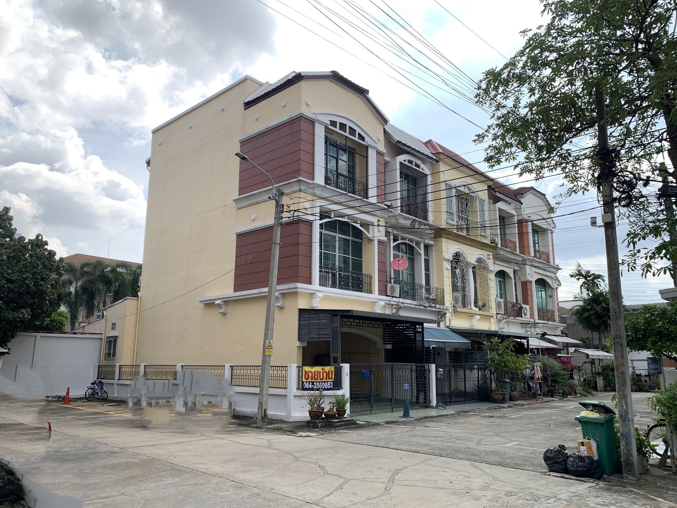 ขาย ทาวน์โฮม ย่านลาดพร้าว–รัชดาภิเษก–วิภาวดี ขายทาวน์โฮม3ชั้นลาดพร้าว ใจกลางลาดพร้าว–รัชดา ทาวน์โฮมคุณภาพ เชื่อมต่อใจกลางเมืองได้ง่าย