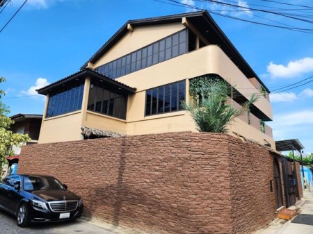 บ้าน ขาย พร้อมบาร์วิวเมือง180องศา พูลวิลล่าสไตล์รีสอร์ทใกล้อ่อนนุช ใกล้รถไฟฟ้าสายสีเหลือง พูลวิลล่าสุดหรู3ชั้น บ้านพูลวิลล่าศรีนครินทร์