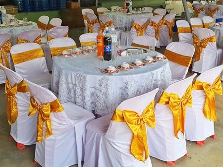 สินค้า ขาย ขายผ้าคลุมเก้าอี้ราคาถูก สำหรับโรงแรมและอีเวนต์ทุกประเภท ผ้าคลุมโต๊ะจีน-โต๊ะกลมราคาโรงงาน ถูกงานวัดงานบุญงานเลี้ยง รับผลิตผ้าคลุมเก้าอี้สกรีนชื่อ-ราคาส่ง